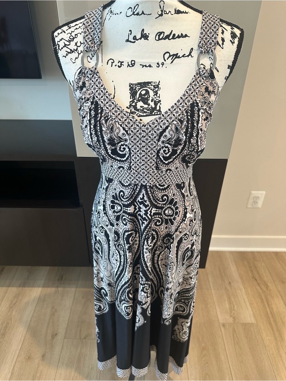 Black, White, & Cream-Paisley V-Neck Women’s DressSize Large.